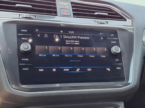 Used 2022 Volkswagen Tiguan SE image 17