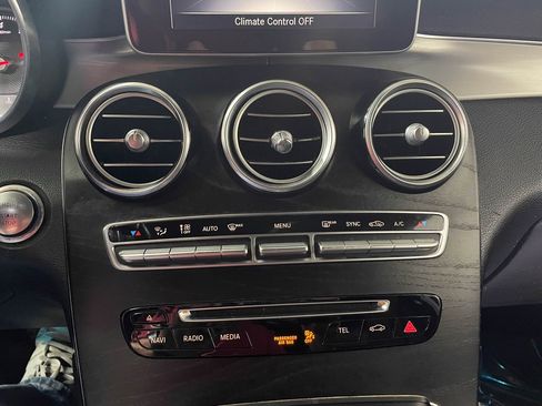 Used 2019 Mercedes-Benz GLC 300 4MATIC w/ AMG Line image 21