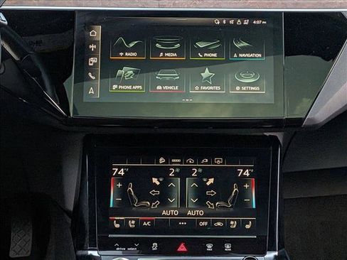 Certified 2022 Audi e-tron Premium Plus w/ Premium Plus Package image 15