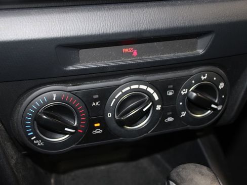 Used 2016 MAZDA MAZDA3 i Touring image 28