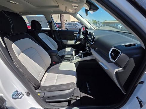 New 2025 Hyundai Venue SEL image 10
