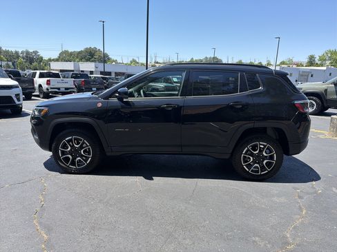 Used 2024 Jeep Compass Trailhawk AWD/4WD image 4