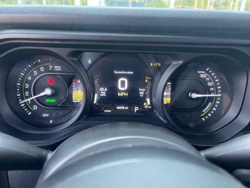Used 2024 Jeep Wrangler Unlimited AWD/4WD image 17