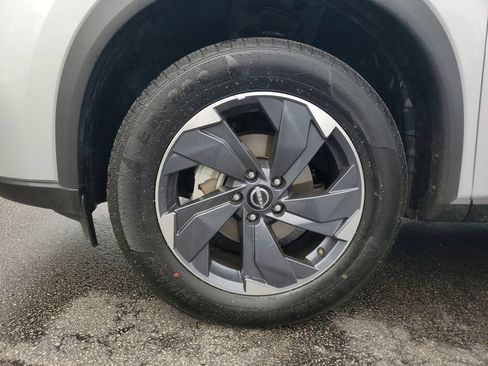 Used 2025 Nissan Rogue SV FWD image 9