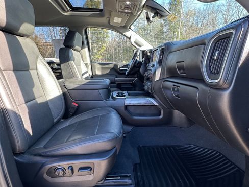 Used 2022 Chevrolet Silverado 3500 LTZ w/ LTZ Plus Package image 22