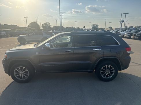 Used 2015 Jeep Grand Cherokee Overland w/ Advanced Technology Group image 2