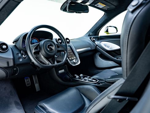 Used 2023 McLaren GT RWD image 2