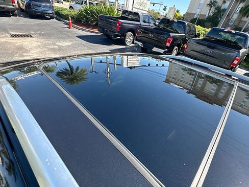 Used 2022 Volkswagen Tiguan SE w/ Panoramic Sunroof Package image 26