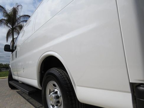 Used 2016 Chevrolet Express 3500 image 16