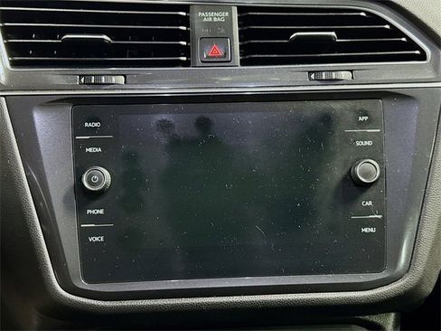 Used 2020 Volkswagen Tiguan SE w/ Panoramic Sunroof Package image 12