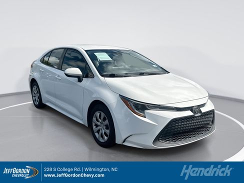 Used 2022 Toyota Corolla LE FWD image 1