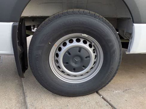 Used 2024 Mercedes-Benz eSprinter 170 Cargo image 13