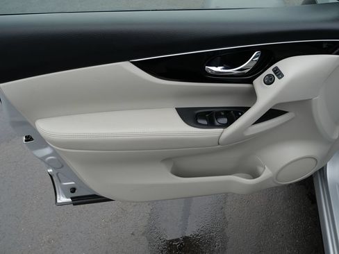 Used 2018 Nissan Rogue Sport SL w/ SL Premium Package AWD/4WD image 16