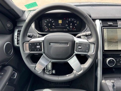 Used 2025 Land Rover Discovery Dynamic SE image 7