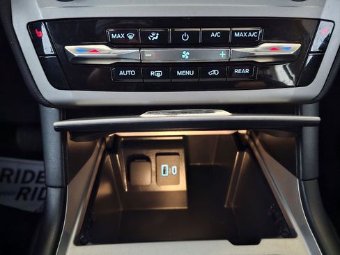 Used 2022 Ford Explorer XLT image 25