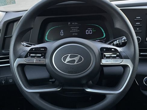 Used 2025 Hyundai Elantra Blue image 12