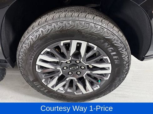 Used 2025 Chevrolet Tahoe Z71 w/ Comfort Package AWD/4WD image 13