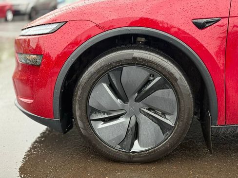 Used 2026 Tesla Model Y Long Range image 9