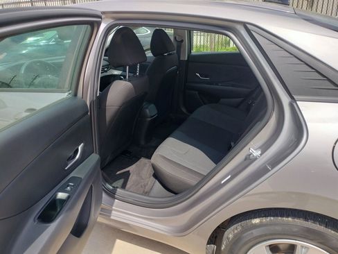 Used 2023 Hyundai Elantra SE image 28