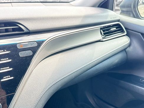 Used 2020 Toyota Camry SE FWD image 22