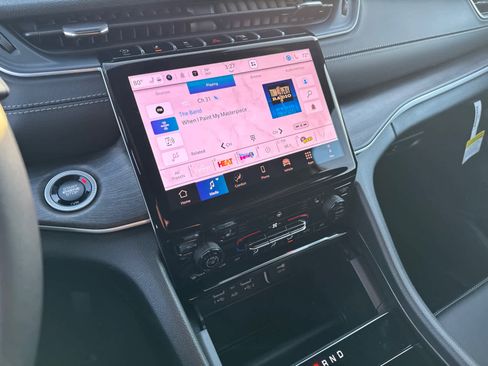 New 2025 Jeep Grand Cherokee Limited w/ Black Appearance Package image 26