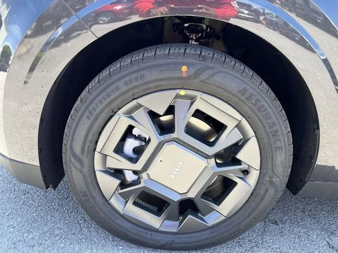 New 2026 Kia Carnival EX FWD image 10