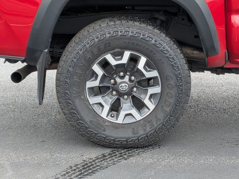 Certified 2023 Toyota Tacoma TRD Off-Road AWD/4WD image 11