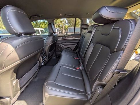 New 2025 Jeep Grand Cherokee Limited w/ Black Appearance Package image 12