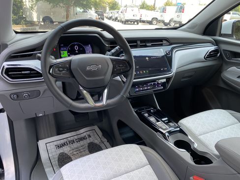 Used 2023 Chevrolet Bolt EUV Premier FWD image 33
