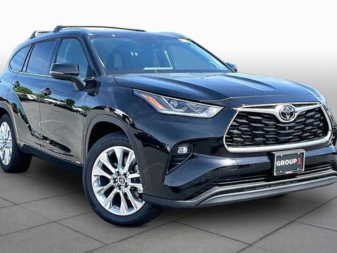 New 2026 Toyota Highlander Limited AWD/4WD image 2