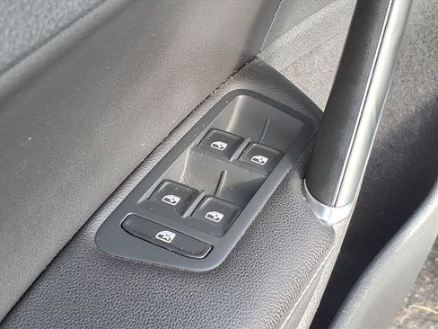 Used 2018 Volkswagen Golf Alltrack SE image 21