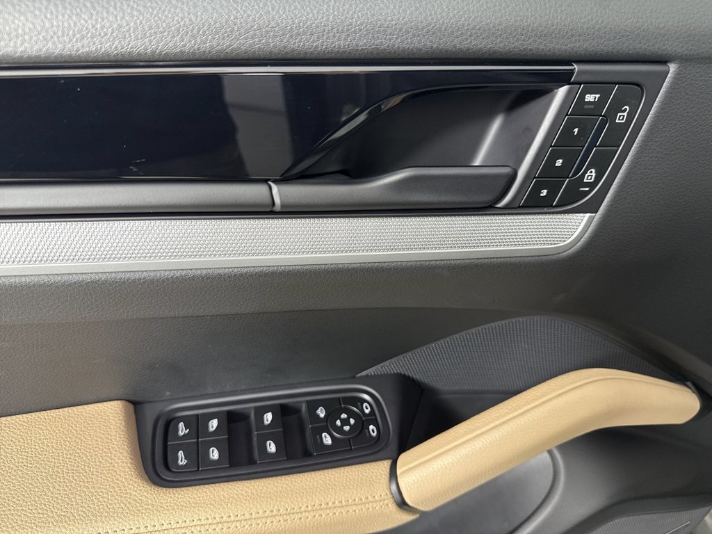 Certified 2024 Porsche Cayenne AWD/4WD image 32