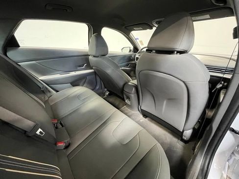 Used 2024 Hyundai Elantra SEL FWD image 12