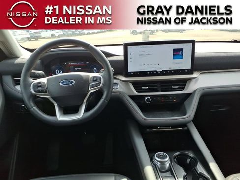Used 2025 Ford Explorer Active w/ Active Comfort Package RWD image 10