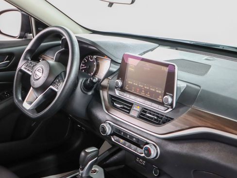 Used 2024 Nissan Altima 2.5 SV image 25