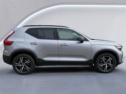 New 2026 Volvo XC40 B5 Core w/ Climate Package image 3
