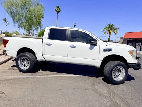 Used 2017 Nissan Titan SV RWD image 10