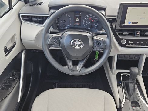 Certified 2025 Toyota Corolla Cross L image 6