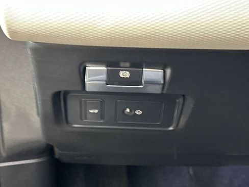 Used 2023 Land Rover Discovery Sport SE R-Dynamic image 19