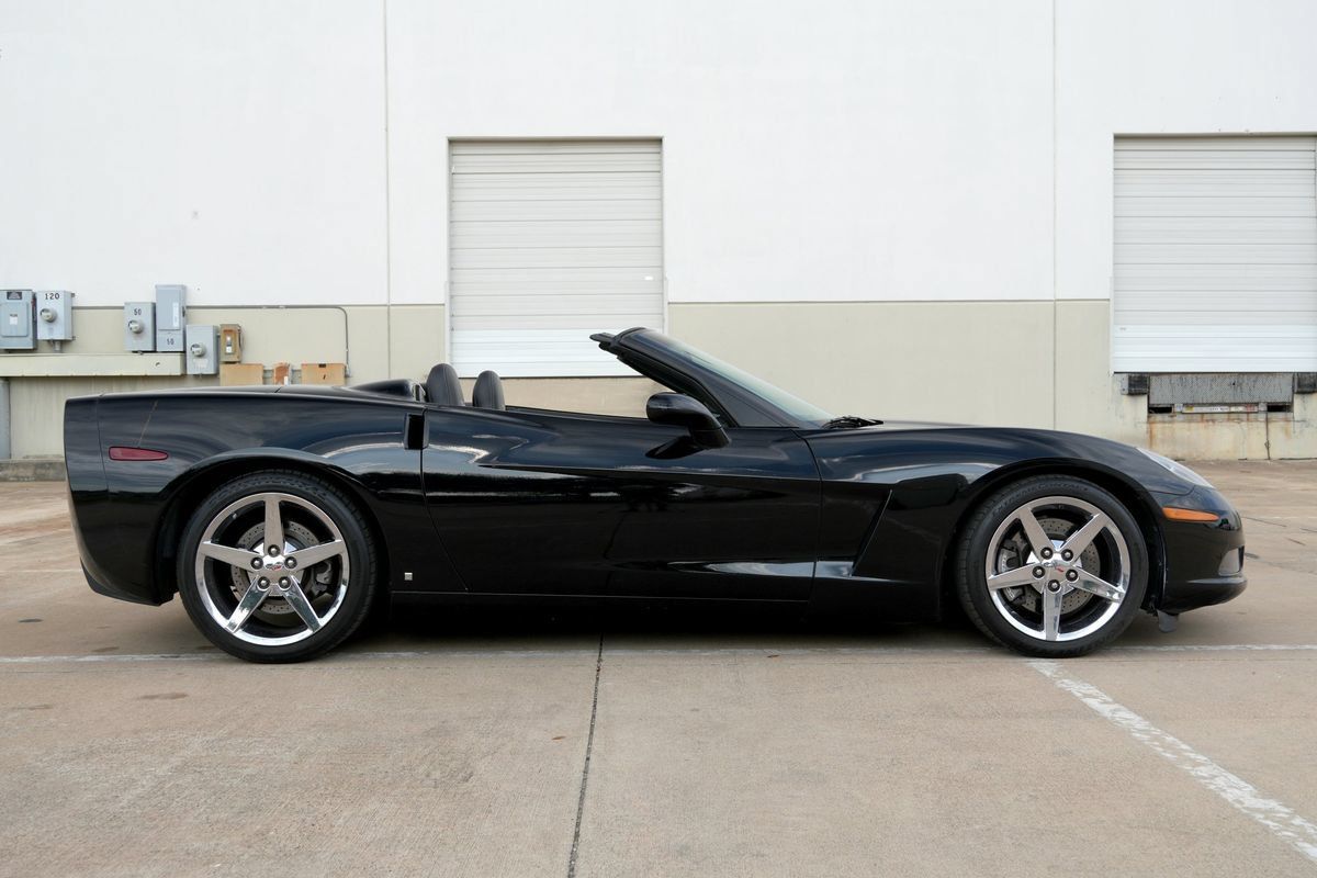 Used 2007 Chevrolet Corvette Convertible w/ Preferred Equipment Group RWD image 12