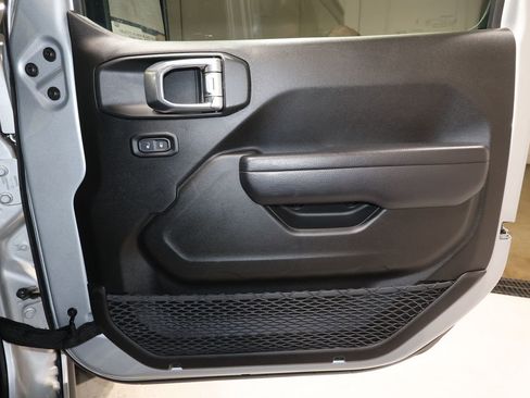 Used 2024 Jeep Wrangler Unlimited Rubicon image 18