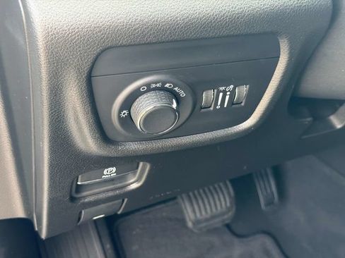 Used 2024 Jeep Grand Cherokee Laredo AWD/4WD image 24