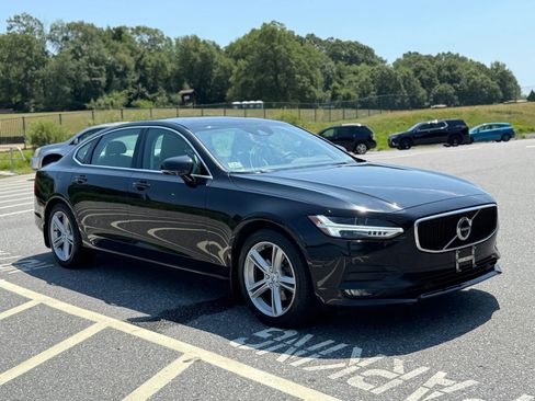 Used 2018 Volvo S90 T5 Momentum w/ Convenience Package image 8