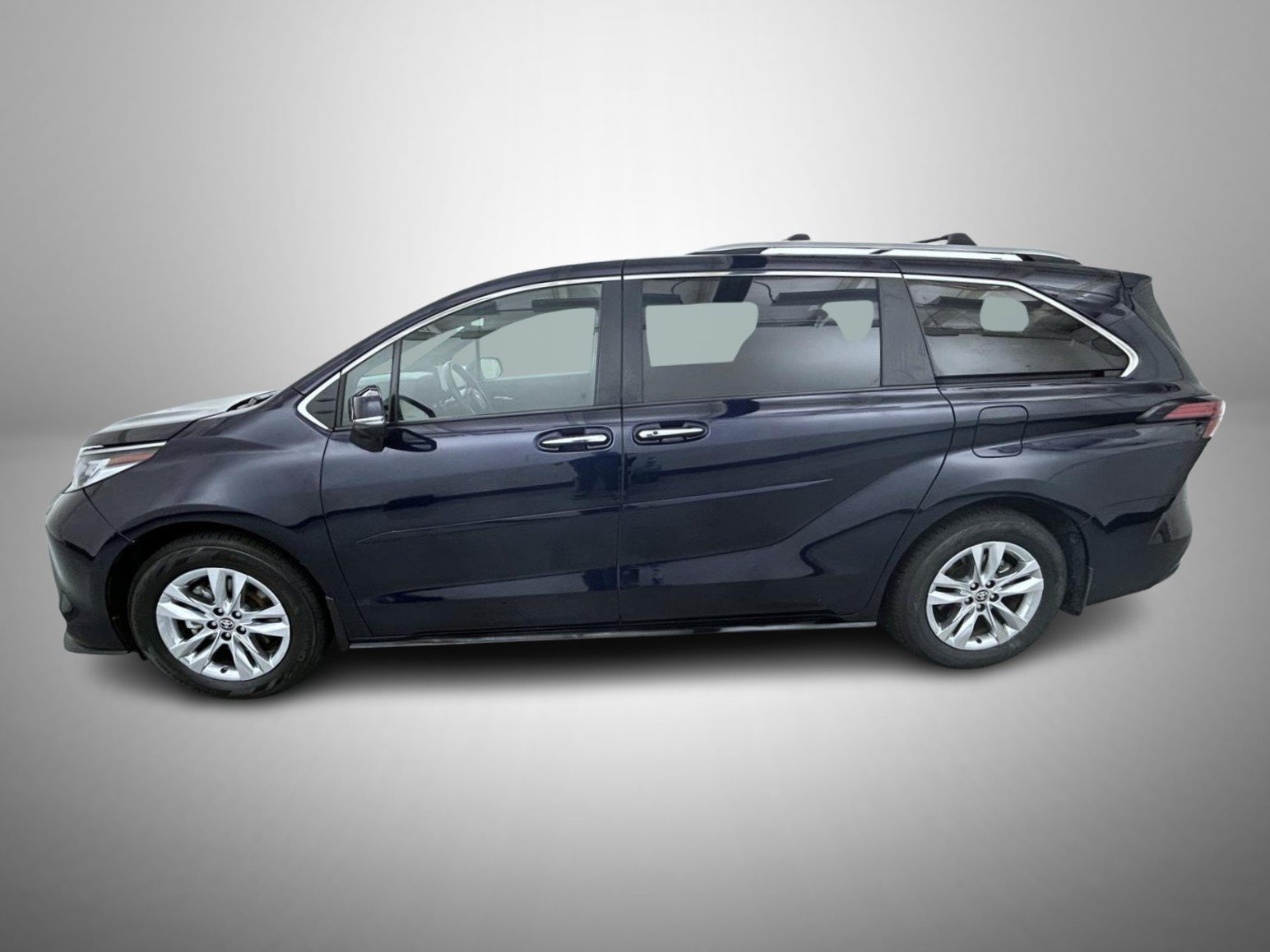 Used 2025 Toyota Sienna Limited AWD/4WD image 8