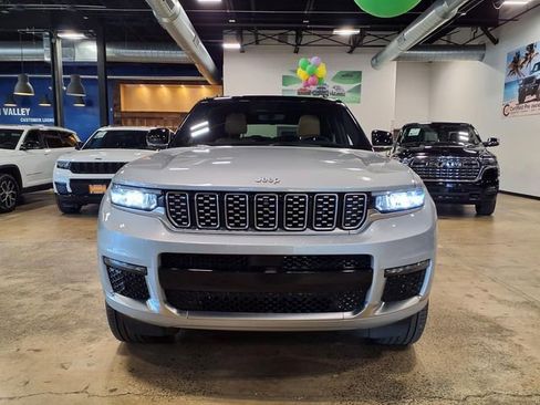 Used 2024 Jeep Grand Cherokee L Summit w/ Luxury Tech Group V AWD/4WD image 3
