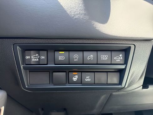 Used 2025 Toyota Tundra Platinum AWD/4WD image 26