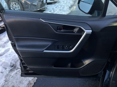Used 2021 Toyota RAV4 LE image 19