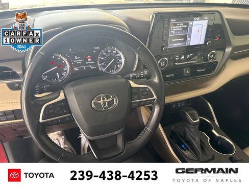Used 2022 Toyota Highlander XLE AWD/4WD image 17
