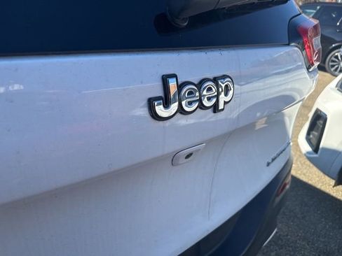 Used 2016 Jeep Cherokee Limited image 10