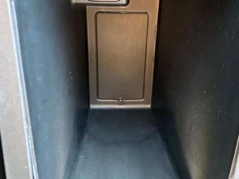 Used 2024 GMC Terrain SLT image 21